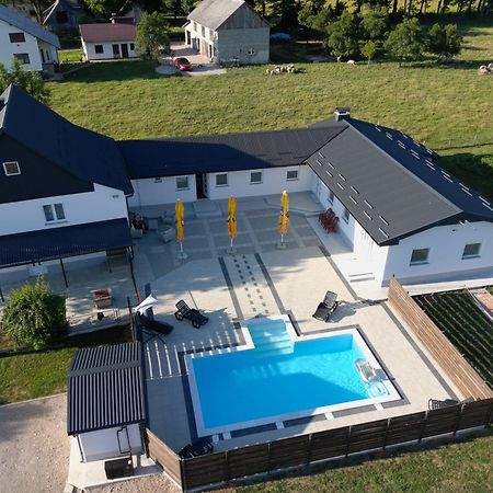Apartmani Albatros Perusic Esterno foto