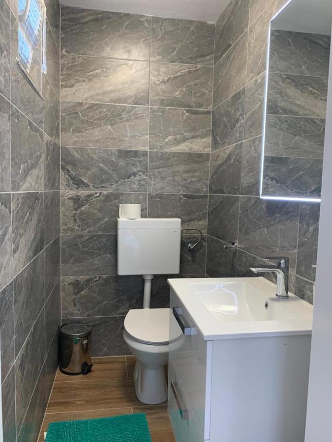 Apartmani Albatros Perusic Esterno foto