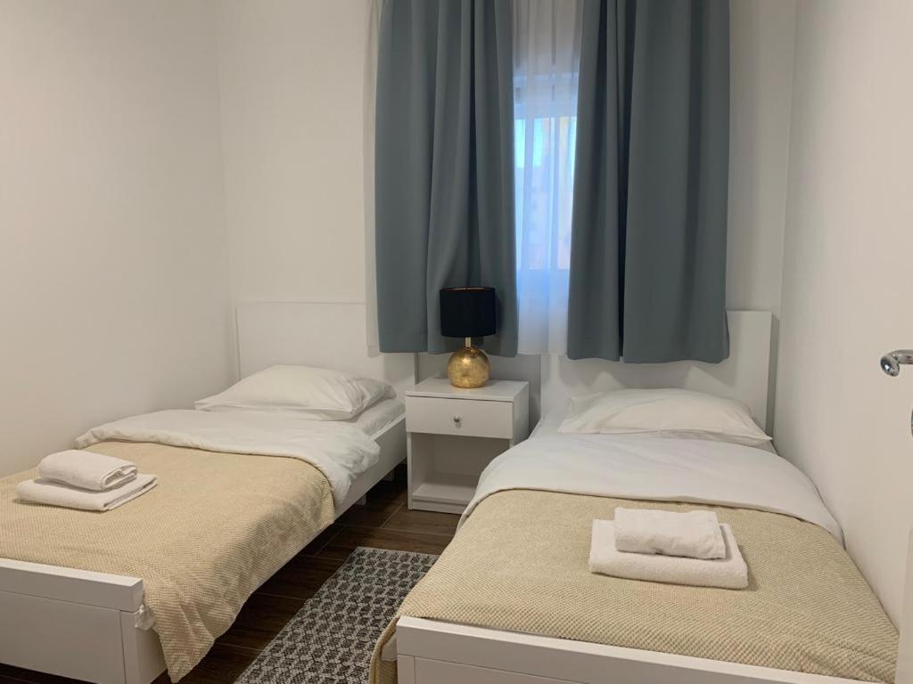 Apartmani Albatros Perusic Esterno foto