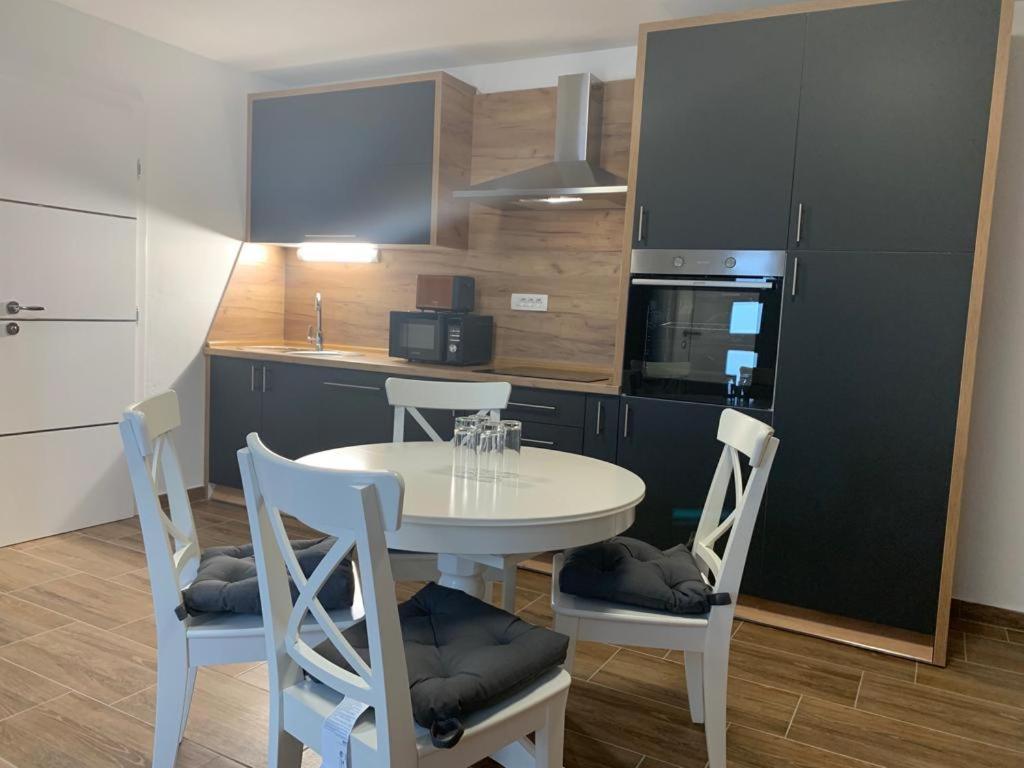 Apartmani Albatros Perusic Esterno foto