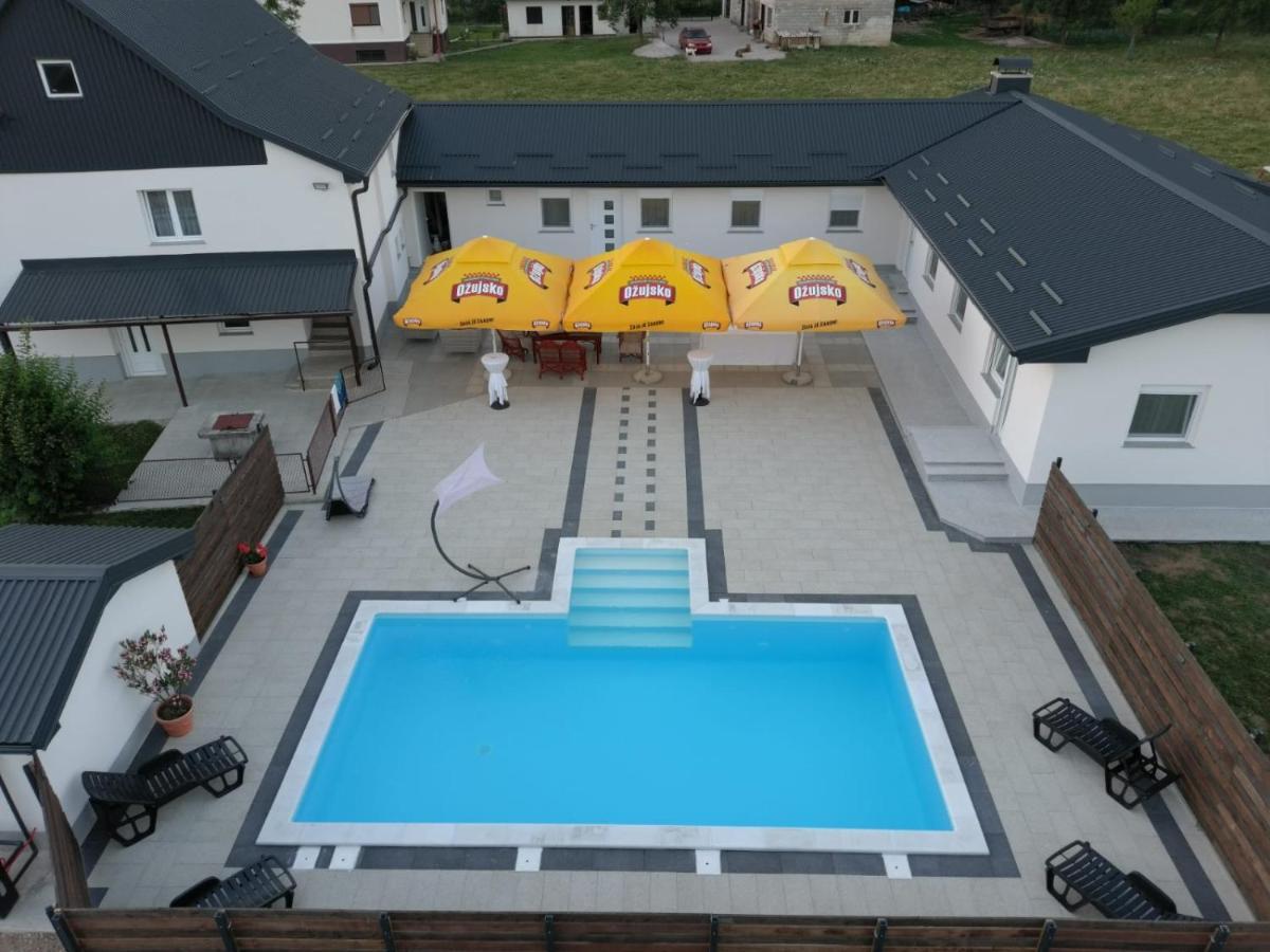 Apartmani Albatros Perusic Esterno foto