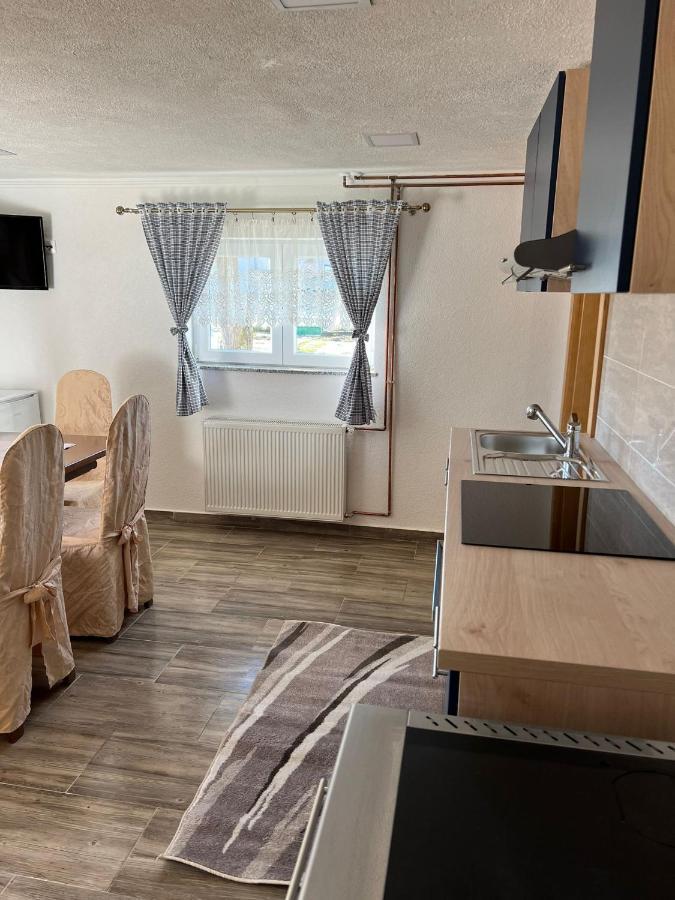 Apartmani Albatros Perusic Esterno foto