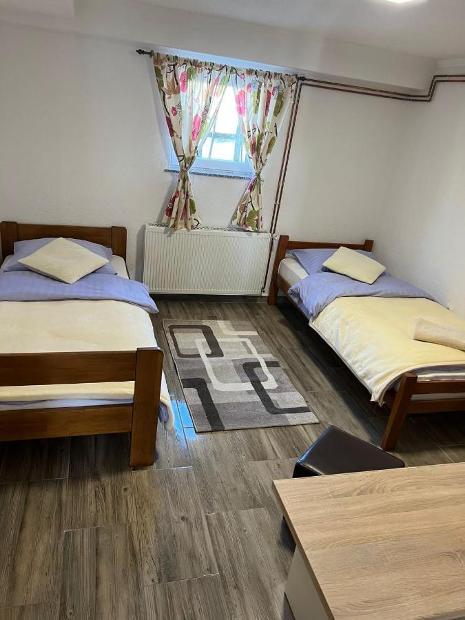 Apartmani Albatros Perusic Esterno foto