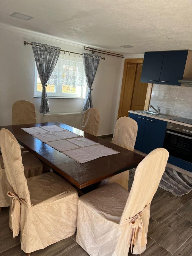 Apartmani Albatros Perusic Esterno foto