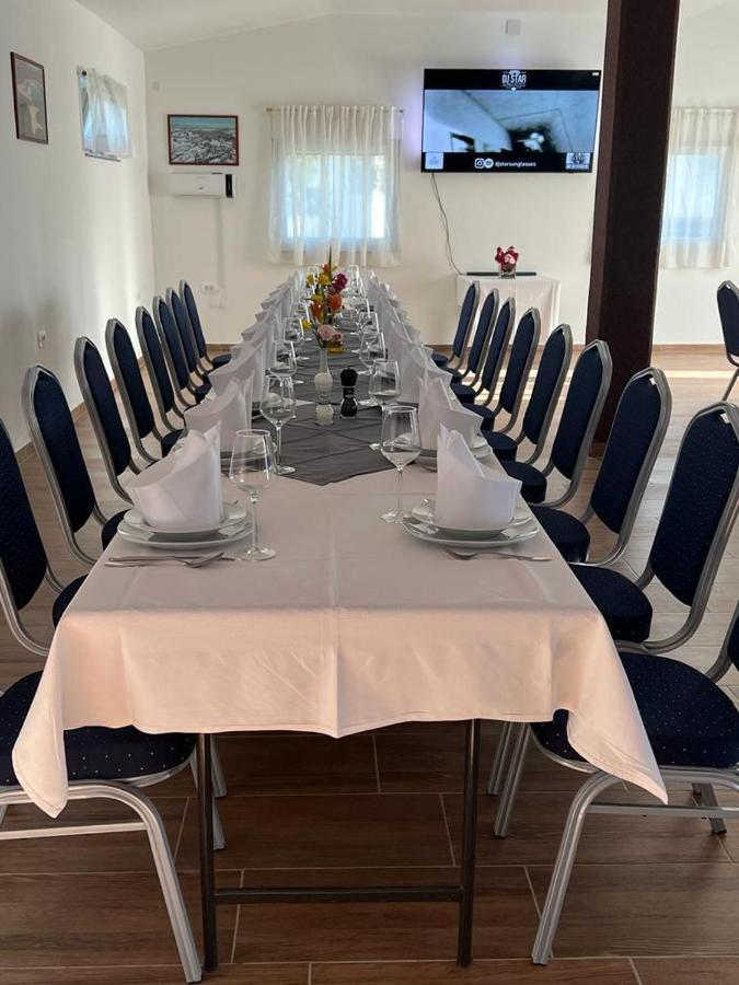 Apartmani Albatros Perusic Esterno foto