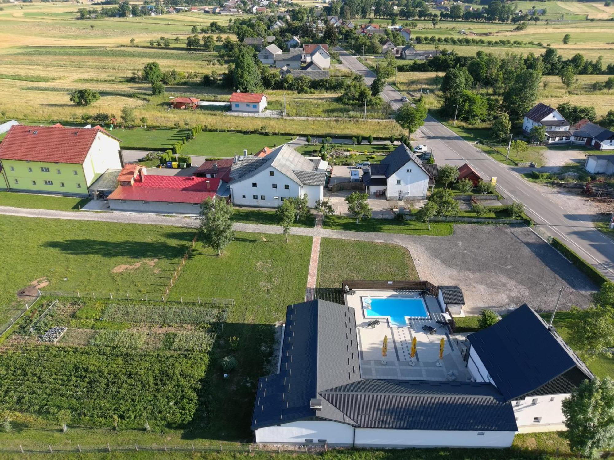 Apartmani Albatros Perusic Esterno foto