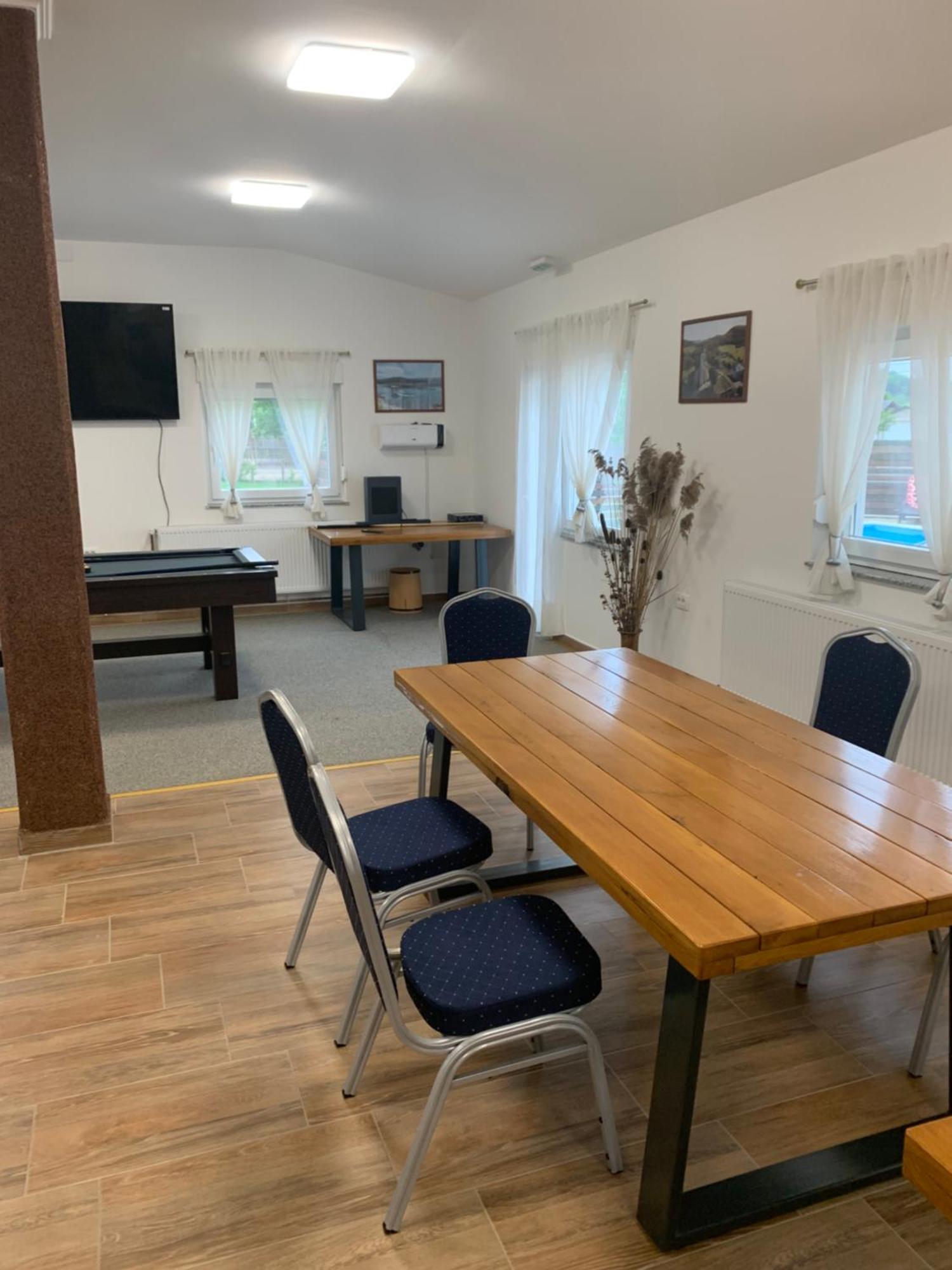Apartmani Albatros Perusic Esterno foto